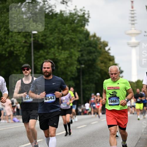 29.06.2025 - hella hamburg halbmarathon Dr. Thomas Lammeyer http://msf.ph/oto/8182263 29.06.2025 10:10:25 Kennedybrücke 1766, 1830, 1936, 2471, 2624, 3062, 4169, 4542, 5431, 6014, 7741, 8051, 8290, 8744, 8909, 10214, 10781 meine-sportfotos.de