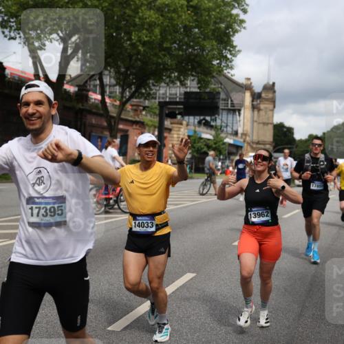 29.06.2025 - hella hamburg halbmarathon Yannick Fuchs http://msf.ph/oto/8182276 29.06.2025 10:43:12 20KM 1094, 1381, 1452, 1892, 2260, 3985, 4183, 4185, 4847, 4890, 5705, 6389, 7067, 8302, 8821, 9213, 9348, 9649, 9661, 9770, 10053, 10184, 10859, 10860, 11451, 11579, 11679, 11779, 12094, 12421, 12533, 12534, 12690, 13009, 13183, 13269, 13450, 13962, 14033, 15384, 15422, 15784, 15857, 15894, 16369, 16592, 16627, 17173, 17395, 17632, 17745, 17855, 17982, 18598, 18873, 18887 meine-sportfotos.de