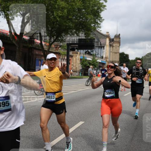 29.06.2025 - hella hamburg halbmarathon Yannick Fuchs http://msf.ph/oto/8182300 29.06.2025 10:43:12 20KM 1094, 1381, 1452, 1892, 2260, 3985, 4183, 4185, 4847, 4890, 5705, 6389, 7067, 8302, 8821, 9213, 9348, 9649, 9661, 9770, 10053, 10184, 10859, 10860, 11451, 11579, 11679, 11779, 12094, 12421, 12533, 12534, 12690, 13009, 13183, 13269, 13450, 13962, 14033, 15384, 15422, 15784, 15857, 15894, 16369, 16592, 16627, 17173, 17395, 17632, 17745, 17855, 17982, 18598, 18873, 18887 meine-sportfotos.de