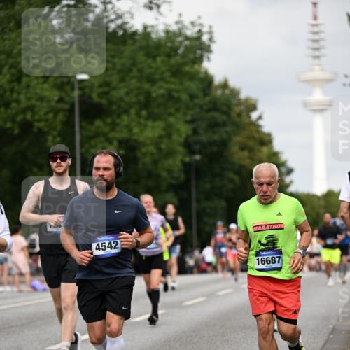 29.06.2025 - hella hamburg halbmarathon Dr. Thomas Lammeyer http://msf.ph/oto/8182308 29.06.2025 10:10:25 Kennedybrücke 1766, 1830, 1936, 2471, 2624, 3062, 4169, 4542, 5431, 6014, 7741, 8051, 8290, 8744, 8909, 10214, 10781 meine-sportfotos.de