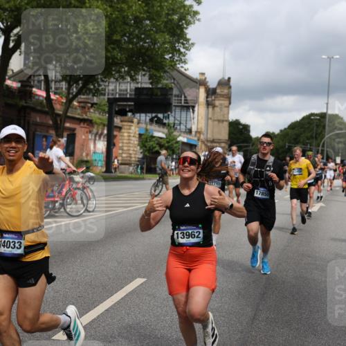 29.06.2025 - hella hamburg halbmarathon Yannick Fuchs http://msf.ph/oto/8182351 29.06.2025 10:43:12 20KM 1094, 1381, 1452, 1892, 2260, 3985, 4183, 4185, 4847, 4890, 5705, 6389, 7067, 8302, 8821, 9213, 9348, 9649, 9661, 9770, 10053, 10184, 10859, 10860, 11451, 11579, 11679, 11779, 12094, 12421, 12533, 12534, 12690, 13009, 13183, 13269, 13450, 13962, 14033, 15384, 15422, 15784, 15857, 15894, 16369, 16592, 16627, 17173, 17395, 17632, 17745, 17855, 17982, 18598, 18873, 18887 meine-sportfotos.de