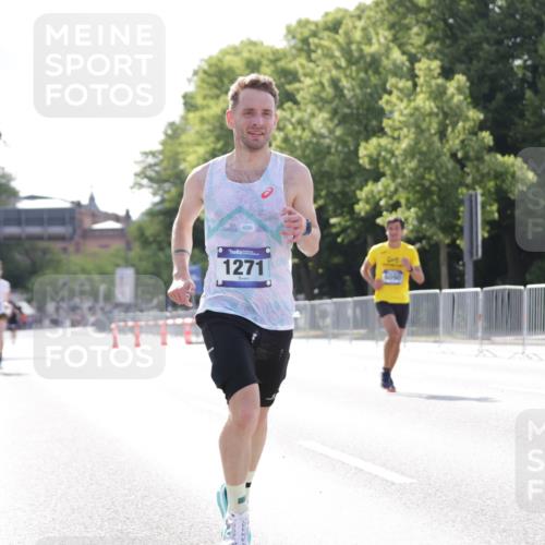 29.06.2025 - hella hamburg halbmarathon Jannik Wohlers http://msf.ph/oto/8182366 29.06.2025 09:42:53 Lombardsbrücke 1271, 4338, 5301, 6090, 9097, 9385, 9565, 9767, 10867, 11994, 12341, 13374, 14728, 14757, 15483, 15671, 18037, 18328, 18693, 18695, 18989 meine-sportfotos.de