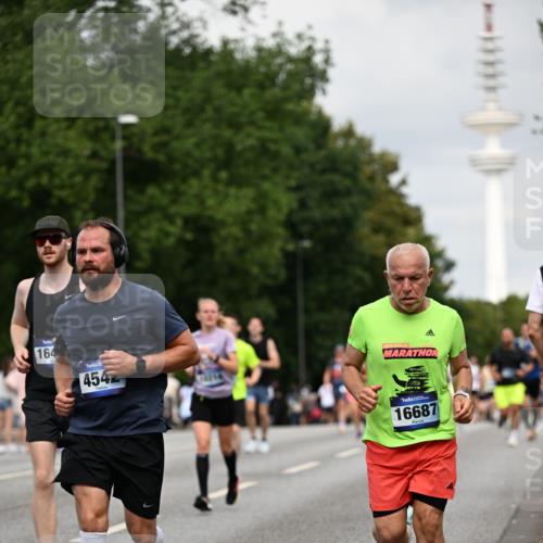 29.06.2025 - hella hamburg halbmarathon Dr. Thomas Lammeyer http://msf.ph/oto/8182368 29.06.2025 10:10:26 Kennedybrücke 1766, 1830, 1936, 2471, 2624, 3062, 4169, 4542, 5431, 6014, 7741, 8051, 8290, 8744, 10214, 10781 meine-sportfotos.de