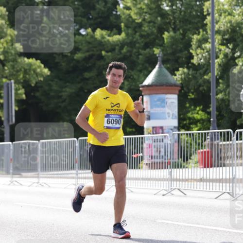 29.06.2025 - hella hamburg halbmarathon Jannik Wohlers http://msf.ph/oto/8182403 29.06.2025 09:42:55 Lombardsbrücke 1271, 4338, 5301, 6090, 7380, 9385, 9565, 9767, 10867, 13374, 14728, 14757, 15483, 15671, 18037, 18328, 18693, 18695, 18989 meine-sportfotos.de