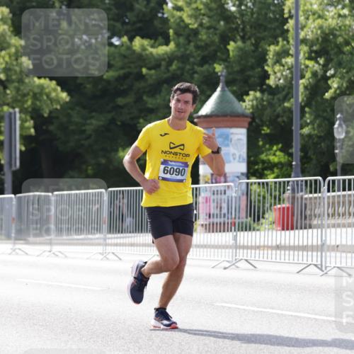 29.06.2025 - hella hamburg halbmarathon Jannik Wohlers http://msf.ph/oto/8182425 29.06.2025 09:42:55 Lombardsbrücke 1271, 4338, 5301, 6090, 7380, 9385, 9565, 9767, 10867, 13374, 14728, 14757, 15483, 15671, 18037, 18328, 18693, 18695, 18989 meine-sportfotos.de