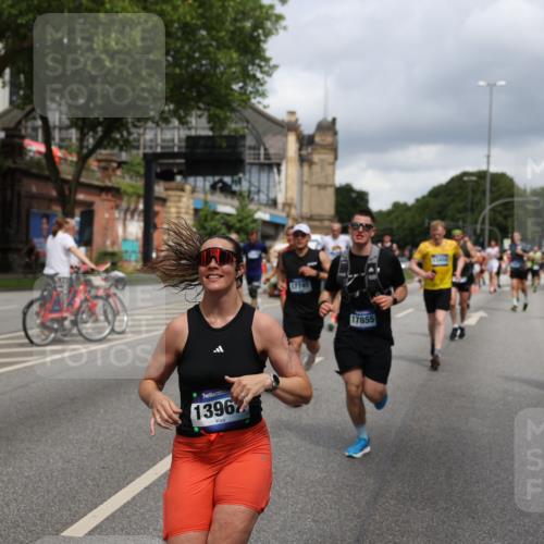 29.06.2025 - hella hamburg halbmarathon Yannick Fuchs http://msf.ph/oto/8182440 29.06.2025 10:43:13 20KM 1094, 1381, 1452, 1892, 2260, 3985, 4183, 4185, 4847, 4890, 5705, 6389, 7067, 8302, 8821, 9213, 9348, 9649, 9661, 9770, 10053, 10184, 10859, 10860, 11451, 11579, 11679, 11779, 12094, 12421, 12533, 12534, 12690, 13009, 13183, 13269, 13450, 13962, 14033, 15384, 15422, 15784, 15857, 15894, 16369, 16592, 16627, 17173, 17395, 17632, 17745, 17855, 17982, 18598, 18873, 18887 meine-sportfotos.de