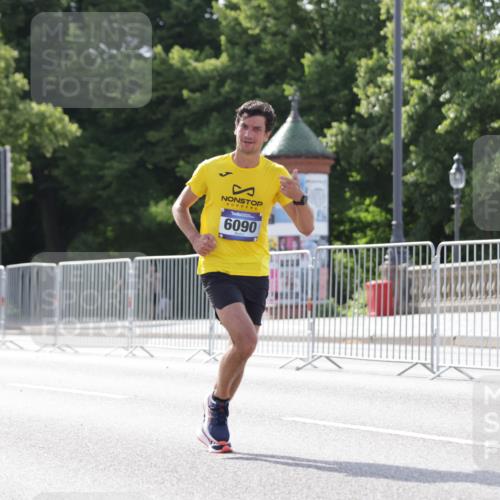 29.06.2025 - hella hamburg halbmarathon Jannik Wohlers http://msf.ph/oto/8182443 29.06.2025 09:42:55 Lombardsbrücke 1271, 4338, 5301, 6090, 7380, 9385, 9565, 9767, 10867, 13374, 14728, 14757, 15483, 15671, 18037, 18328, 18693, 18695, 18989 meine-sportfotos.de