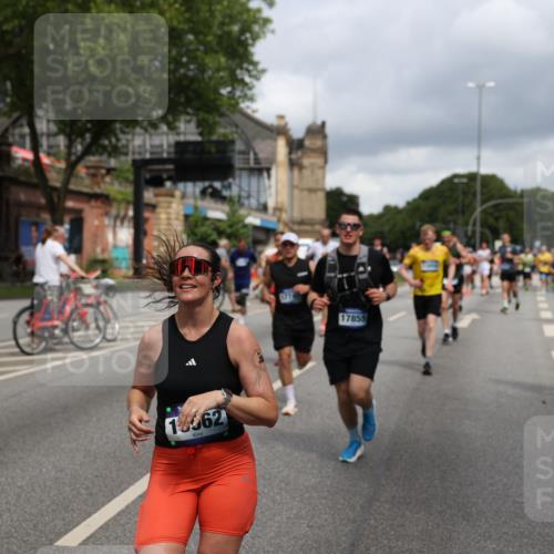 29.06.2025 - hella hamburg halbmarathon Yannick Fuchs http://msf.ph/oto/8182461 29.06.2025 10:43:13 20KM 1094, 1381, 1452, 1892, 2260, 3985, 4183, 4185, 4847, 4890, 5705, 6389, 7067, 8302, 8821, 9213, 9348, 9649, 9661, 9770, 10053, 10184, 10859, 10860, 11451, 11579, 11679, 11779, 12094, 12421, 12533, 12534, 12690, 13009, 13183, 13269, 13450, 13962, 14033, 15384, 15422, 15784, 15857, 15894, 16369, 16592, 16627, 17173, 17395, 17632, 17745, 17855, 17982, 18598, 18873, 18887 meine-sportfotos.de