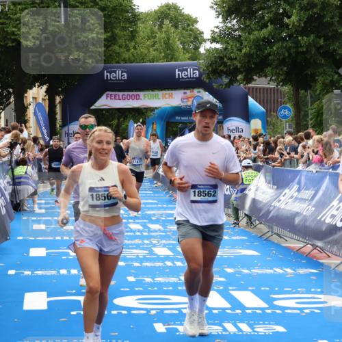 29.06.2025 - hella hamburg halbmarathon Zöllner http://msf.ph/oto/8182492 29.06.2025 10:32:38 Ziel 1707, 1990, 11877, 13199, 14293, 14908, 16619, 18135, 18562, 18563 meine-sportfotos.de