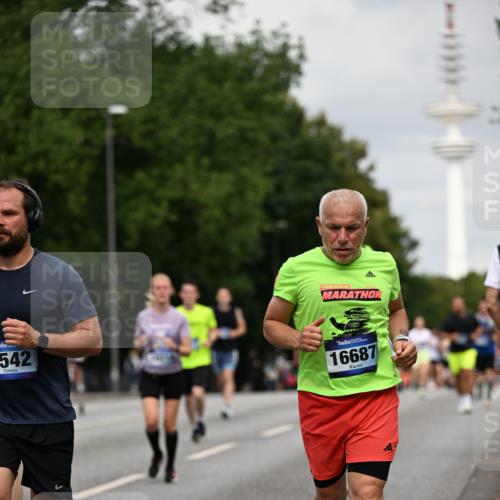 29.06.2025 - hella hamburg halbmarathon Dr. Thomas Lammeyer http://msf.ph/oto/8182502 29.06.2025 10:10:26 Kennedybrücke 1766, 1830, 1936, 2471, 2624, 3062, 4169, 4542, 5431, 6014, 7741, 8051, 8290, 8744, 10214, 10781 meine-sportfotos.de