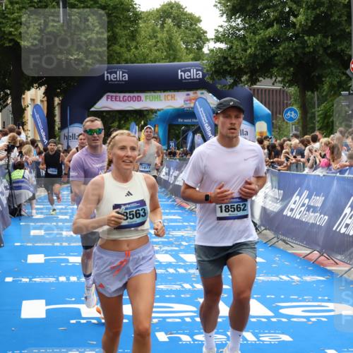 29.06.2025 - hella hamburg halbmarathon Zöllner http://msf.ph/oto/8182504 29.06.2025 10:32:39 Ziel 1707, 1990, 11877, 13199, 14293, 14908, 16619, 18135, 18562, 18563 meine-sportfotos.de