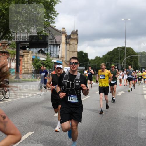 29.06.2025 - hella hamburg halbmarathon Yannick Fuchs http://msf.ph/oto/8182507 29.06.2025 10:43:13 20KM 1094, 1381, 1452, 1892, 2260, 3985, 4183, 4185, 4847, 4890, 5705, 6389, 7067, 8302, 8821, 9213, 9348, 9649, 9661, 9770, 10053, 10184, 10859, 10860, 11451, 11579, 11679, 11779, 12094, 12421, 12533, 12534, 12690, 13009, 13183, 13269, 13450, 13962, 14033, 15384, 15422, 15784, 15857, 15894, 16369, 16592, 16627, 17173, 17395, 17632, 17745, 17855, 17982, 18598, 18873, 18887 meine-sportfotos.de