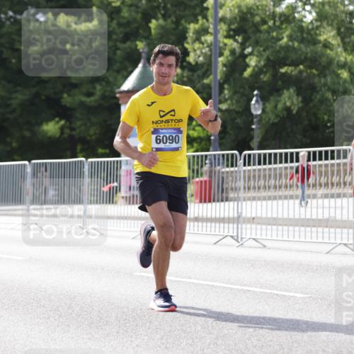 29.06.2025 - hella hamburg halbmarathon Jannik Wohlers http://msf.ph/oto/8182511 29.06.2025 09:42:56 Lombardsbrücke 1271, 5301, 6090, 7380, 9385, 9565, 9767, 10867, 13374, 14728, 14757, 15483, 15671, 18037, 18328, 18693, 18695, 18989 meine-sportfotos.de