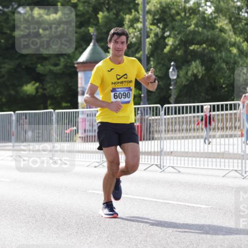 29.06.2025 - hella hamburg halbmarathon Jannik Wohlers http://msf.ph/oto/8182523 29.06.2025 09:42:56 Lombardsbrücke 1271, 5301, 6090, 7380, 9385, 9565, 9767, 10867, 13374, 14728, 14757, 15483, 15671, 18037, 18328, 18693, 18695, 18989 meine-sportfotos.de