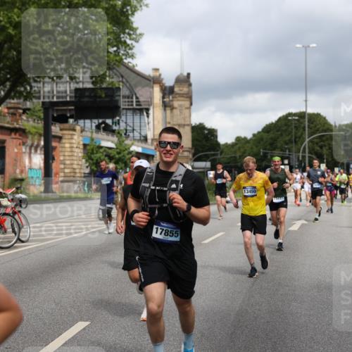 29.06.2025 - hella hamburg halbmarathon Yannick Fuchs http://msf.ph/oto/8182542 29.06.2025 10:43:13 20KM 1094, 1381, 1452, 1892, 2260, 3985, 4183, 4185, 4847, 4890, 5705, 6389, 7067, 8302, 8821, 9213, 9348, 9649, 9661, 9770, 10053, 10184, 10859, 10860, 11451, 11579, 11679, 11779, 12094, 12421, 12533, 12534, 12690, 13009, 13183, 13269, 13450, 13962, 14033, 15384, 15422, 15784, 15857, 15894, 16369, 16592, 16627, 17173, 17395, 17632, 17745, 17855, 17982, 18598, 18873, 18887 meine-sportfotos.de