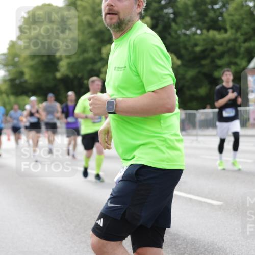 29.06.2025 - hella hamburg halbmarathon Jannik Wohlers http://msf.ph/oto/8182551 29.06.2025 10:23:05 Lombardsbrücke 1048, 1304, 1362, 4391, 4728, 5160, 5406, 6502, 7029, 7820, 10739, 11300, 11798, 11879, 12874, 14265, 14510, 14512, 14821, 15709, 16185, 16251, 17013, 17199, 17719, 18070, 18071, 18089, 18332, 18402, 18818, 18865 meine-sportfotos.de