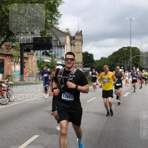 29.06.2025 - hella hamburg halbmarathon Yannick Fuchs http://msf.ph/oto/8182562 29.06.2025 10:43:13 20KM 1094, 1381, 1452, 1892, 2260, 3985, 4183, 4185, 4847, 4890, 5705, 6389, 7067, 8302, 8821, 9213, 9348, 9649, 9661, 9770, 10053, 10184, 10859, 10860, 11451, 11579, 11679, 11779, 12094, 12421, 12533, 12534, 12690, 13009, 13183, 13269, 13450, 13962, 14033, 15384, 15422, 15784, 15857, 15894, 16369, 16592, 16627, 17173, 17395, 17632, 17745, 17855, 17982, 18598, 18873, 18887 meine-sportfotos.de