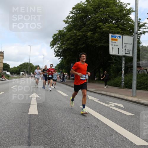 29.06.2025 - hella hamburg halbmarathon Yannick Fuchs http://msf.ph/oto/8182575 29.06.2025 10:28:54 20KM 1080, 1743, 2228, 2879, 3005, 5550, 6305, 7534, 7901, 9345, 9376, 10865, 11019, 12595, 13066, 13493, 13494, 13771, 14448, 14549, 15500, 15902, 16148, 16243, 16417, 17191, 17489, 17751, 17877, 18026, 18099, 18906 meine-sportfotos.de