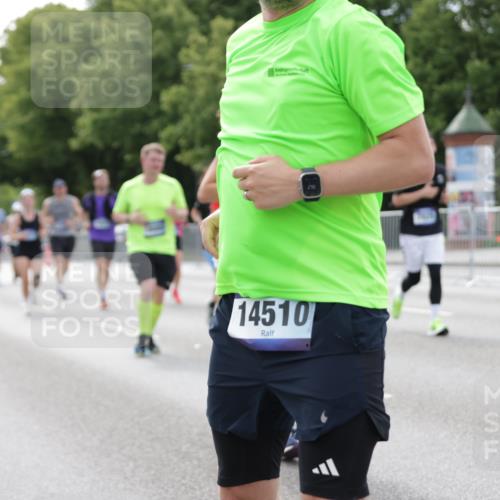 29.06.2025 - hella hamburg halbmarathon Jannik Wohlers http://msf.ph/oto/8182589 29.06.2025 10:23:05 Lombardsbrücke 1048, 1304, 1362, 4391, 4728, 5160, 5406, 6502, 7029, 7820, 10739, 11300, 11798, 11879, 12874, 14265, 14510, 14512, 14821, 15709, 16185, 16251, 17013, 17199, 17719, 18070, 18071, 18089, 18332, 18402, 18818, 18865 meine-sportfotos.de