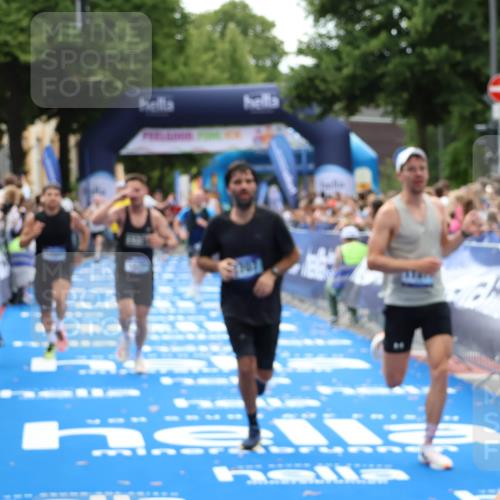29.06.2025 - hella hamburg halbmarathon Zöllner http://msf.ph/oto/8182594 29.06.2025 10:32:41 Ziel 1707, 1990, 11877, 12987, 13961, 14293, 14908, 16619, 17117, 18135 meine-sportfotos.de