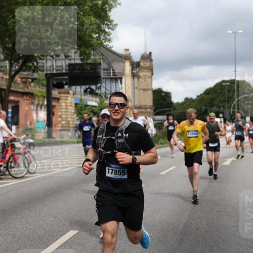 29.06.2025 - hella hamburg halbmarathon Yannick Fuchs http://msf.ph/oto/8182599 29.06.2025 10:43:13 20KM 1094, 1381, 1452, 1892, 2260, 3985, 4183, 4185, 4847, 4890, 5705, 6389, 7067, 8302, 8821, 9213, 9348, 9649, 9661, 9770, 10053, 10184, 10859, 10860, 11451, 11579, 11679, 11779, 12094, 12421, 12533, 12534, 12690, 13009, 13183, 13269, 13450, 13962, 14033, 15384, 15422, 15784, 15857, 15894, 16369, 16592, 16627, 17173, 17395, 17632, 17745, 17855, 17982, 18598, 18873, 18887 meine-sportfotos.de