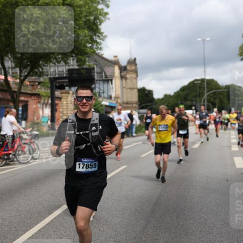 29.06.2025 - hella hamburg halbmarathon Yannick Fuchs http://msf.ph/oto/8182603 29.06.2025 10:43:14 20KM 1094, 1342, 1381, 1452, 1476, 1892, 2260, 3985, 4183, 4185, 4847, 4890, 5705, 6389, 7067, 8302, 8821, 9213, 9348, 9649, 9661, 10053, 10184, 10859, 10860, 11451, 11579, 11679, 11779, 12094, 12421, 12533, 12534, 12690, 13009, 13183, 13269, 13450, 13962, 14033, 15384, 15422, 15784, 15857, 15894, 16369, 16592, 16627, 17173, 17395, 17632, 17745, 17855, 17982, 18598, 18873, 18887 meine-sportfotos.de