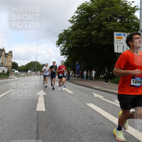 29.06.2025 - hella hamburg halbmarathon Yannick Fuchs http://msf.ph/oto/8182640 29.06.2025 10:28:54 20KM 1080, 1743, 2228, 2879, 3005, 5550, 6305, 7534, 7901, 9345, 9376, 10865, 11019, 12595, 13066, 13493, 13494, 13771, 14448, 14549, 15500, 15902, 16148, 16243, 16417, 17191, 17489, 17751, 17877, 18026, 18099, 18906 meine-sportfotos.de