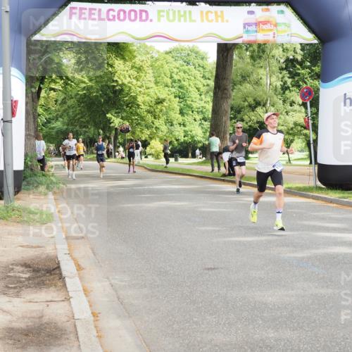 29.06.2025 - hella hamburg halbmarathon MichiJ http://msf.ph/oto/8182660 29.06.2025 10:17:37 Zwischen KM18-KM19 1577, 10655, 13956, 15583 meine-sportfotos.de
