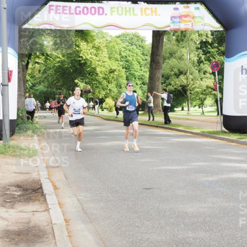29.06.2025 - hella hamburg halbmarathon MichiJ http://msf.ph/oto/8182692 29.06.2025 10:17:41 Zwischen KM18-KM19 2604, 10655, 15583 meine-sportfotos.de