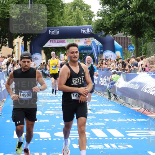 29.06.2025 - hella hamburg halbmarathon Zöllner http://msf.ph/oto/8182708 29.06.2025 10:32:43 Ziel 1990, 7965, 8062, 12987, 13961, 14293, 14908, 16619, 17117, 17151 meine-sportfotos.de