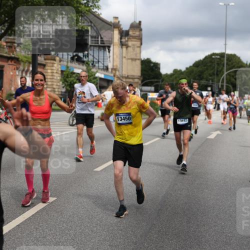 29.06.2025 - hella hamburg halbmarathon Yannick Fuchs http://msf.ph/oto/8182709 29.06.2025 10:43:15 20KM 1094, 1342, 1381, 1452, 1476, 2260, 2596, 3985, 4183, 4185, 4847, 4890, 5705, 6389, 7067, 8302, 8821, 9213, 9348, 9649, 9661, 10053, 10184, 10859, 10860, 11451, 11579, 11679, 11779, 12094, 12421, 12533, 12690, 13009, 13183, 13269, 13450, 13962, 14033, 15384, 15422, 15784, 15857, 15894, 16369, 16592, 16627, 17173, 17395, 17632, 17745, 17855, 17982, 18598, 18873, 18887 meine-sportfotos.de