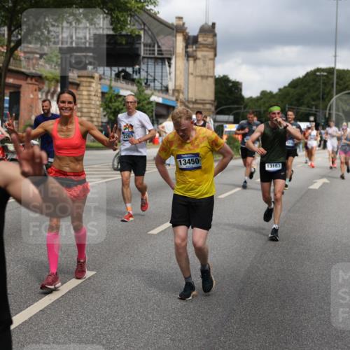 29.06.2025 - hella hamburg halbmarathon Yannick Fuchs http://msf.ph/oto/8182723 29.06.2025 10:43:15 20KM 1094, 1342, 1381, 1452, 1476, 2260, 2596, 3985, 4183, 4185, 4847, 4890, 5705, 6389, 7067, 8302, 8821, 9213, 9348, 9649, 9661, 10053, 10184, 10859, 10860, 11451, 11579, 11679, 11779, 12094, 12421, 12533, 12690, 13009, 13183, 13269, 13450, 13962, 14033, 15384, 15422, 15784, 15857, 15894, 16369, 16592, 16627, 17173, 17395, 17632, 17745, 17855, 17982, 18598, 18873, 18887 meine-sportfotos.de