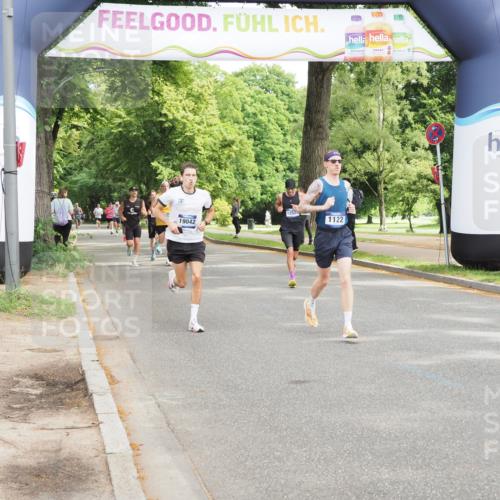 29.06.2025 - hella hamburg halbmarathon MichiJ http://msf.ph/oto/8182742 29.06.2025 10:17:42 Zwischen KM18-KM19 1122, 2604, 10655, 15583 meine-sportfotos.de