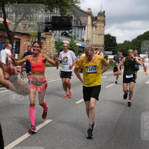 29.06.2025 - hella hamburg halbmarathon Yannick Fuchs http://msf.ph/oto/8182750 29.06.2025 10:43:15 20KM 1094, 1342, 1381, 1452, 1476, 2260, 2596, 3985, 4183, 4185, 4847, 4890, 5705, 6389, 7067, 8302, 8821, 9213, 9348, 9649, 9661, 10053, 10184, 10859, 10860, 11451, 11579, 11679, 11779, 12094, 12421, 12533, 12690, 13009, 13183, 13269, 13450, 13962, 14033, 15384, 15422, 15784, 15857, 15894, 16369, 16592, 16627, 17173, 17395, 17632, 17745, 17855, 17982, 18598, 18873, 18887 meine-sportfotos.de