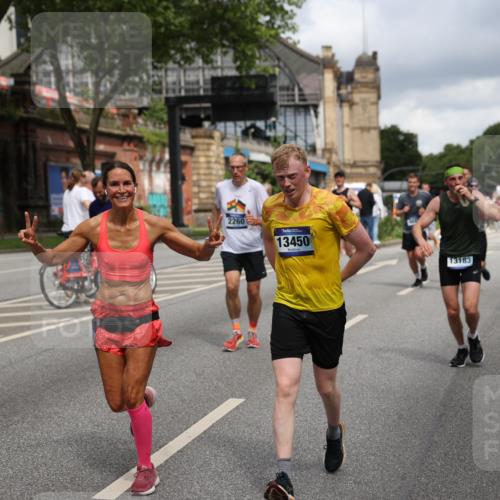 29.06.2025 - hella hamburg halbmarathon Yannick Fuchs http://msf.ph/oto/8182779 29.06.2025 10:43:15 20KM 1094, 1342, 1381, 1452, 1476, 2260, 2596, 3985, 4183, 4185, 4847, 4890, 5705, 6389, 7067, 8302, 8821, 9213, 9348, 9649, 9661, 10053, 10184, 10859, 10860, 11451, 11579, 11679, 11779, 12094, 12421, 12533, 12690, 13009, 13183, 13269, 13450, 13962, 14033, 15384, 15422, 15784, 15857, 15894, 16369, 16592, 16627, 17173, 17395, 17632, 17745, 17855, 17982, 18598, 18873, 18887 meine-sportfotos.de