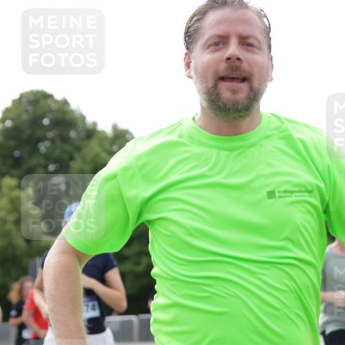 29.06.2025 - hella hamburg halbmarathon Jannik Wohlers http://msf.ph/oto/8182793 29.06.2025 10:23:06 Lombardsbrücke 1048, 1304, 1362, 4391, 4728, 5160, 5406, 7029, 7820, 11300, 11798, 11879, 12874, 14265, 14510, 14512, 14821, 15709, 16185, 16251, 17199, 17719, 18070, 18071, 18089, 18332, 18402, 18818, 18865 meine-sportfotos.de