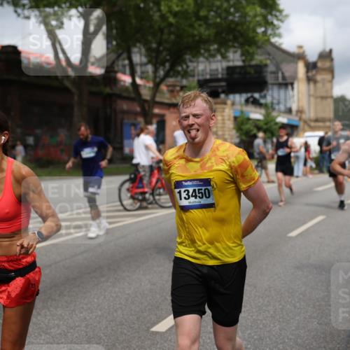 29.06.2025 - hella hamburg halbmarathon Yannick Fuchs http://msf.ph/oto/8182860 29.06.2025 10:43:16 20KM 1094, 1342, 1381, 1452, 1476, 2260, 2592, 2596, 3060, 3985, 4183, 4185, 4847, 4890, 5705, 6158, 6389, 7067, 8302, 8821, 9038, 9213, 9348, 9649, 9661, 10053, 10184, 10859, 10860, 11340, 11451, 11519, 11579, 11679, 11779, 12094, 12421, 12533, 12690, 13009, 13183, 13233, 13269, 13450, 13962, 14033, 15384, 15422, 15784, 15857, 15894, 16369, 16592, 16627, 17173, 17395, 17632, 17745, 17855, 17982, 18598, 18873, 18887 meine-sportfotos.de