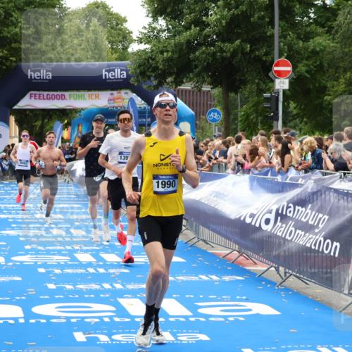 29.06.2025 - hella hamburg halbmarathon Zöllner http://msf.ph/oto/8182877 29.06.2025 10:32:46 Ziel 1990, 7965, 8062, 12987, 13961, 14028, 15054, 16619, 17117, 17151 meine-sportfotos.de