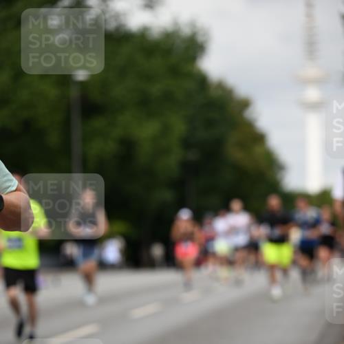 29.06.2025 - hella hamburg halbmarathon Dr. Thomas Lammeyer http://msf.ph/oto/8182892 29.06.2025 10:10:30 Kennedybrücke 1766, 1830, 1936, 1981, 2471, 2624, 3062, 4542, 4666, 5431, 6014, 7741, 8051, 8290, 8744, 10214, 10736, 10781, 10886 meine-sportfotos.de