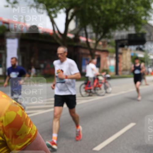 29.06.2025 - hella hamburg halbmarathon Yannick Fuchs http://msf.ph/oto/8182994 29.06.2025 10:43:17 20KM 1094, 1342, 1381, 1452, 1476, 2260, 2592, 2596, 2706, 3060, 3985, 4183, 4185, 4847, 4890, 5705, 6158, 6389, 7067, 8302, 8821, 9038, 9213, 9348, 9649, 9661, 9695, 10053, 10184, 10859, 10860, 11340, 11519, 11579, 11679, 11779, 12094, 12421, 12533, 12690, 13009, 13183, 13233, 13269, 13450, 13688, 13962, 14033, 15384, 15422, 15857, 15894, 16369, 16592, 16627, 17173, 17395, 17632, 17745, 17855, 18598, 18842, 18873, 18887 meine-sportfotos.de