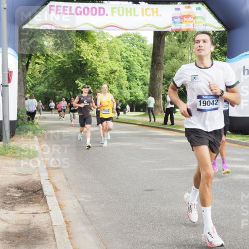 29.06.2025 - hella hamburg halbmarathon MichiJ http://msf.ph/oto/8183009 29.06.2025 10:17:43 Zwischen KM18-KM19 1122, 2604, 15583, 17354, 19042 meine-sportfotos.de