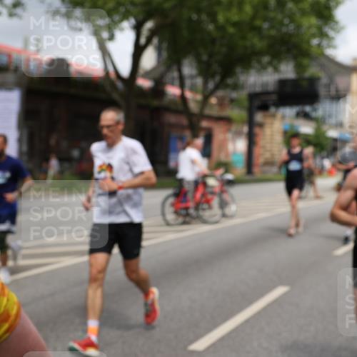 29.06.2025 - hella hamburg halbmarathon Yannick Fuchs http://msf.ph/oto/8183017 29.06.2025 10:43:17 20KM 1094, 1342, 1381, 1452, 1476, 2260, 2592, 2596, 2706, 3060, 3985, 4183, 4185, 4847, 4890, 5705, 6158, 6389, 7067, 8302, 8821, 9038, 9213, 9348, 9649, 9661, 9695, 10053, 10184, 10859, 10860, 11340, 11519, 11579, 11679, 11779, 12094, 12421, 12533, 12690, 13009, 13183, 13233, 13269, 13450, 13688, 13962, 14033, 15384, 15422, 15857, 15894, 16369, 16592, 16627, 17173, 17395, 17632, 17745, 17855, 18598, 18842, 18873, 18887 meine-sportfotos.de