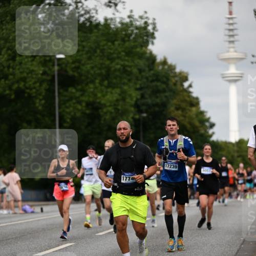 29.06.2025 - hella hamburg halbmarathon Dr. Thomas Lammeyer http://msf.ph/oto/8183035 29.06.2025 10:10:35 Kennedybrücke 1766, 1830, 1936, 1981, 4542, 4550, 4666, 5431, 5951, 8051, 8290, 8744, 8960, 10214, 10736, 10886 meine-sportfotos.de