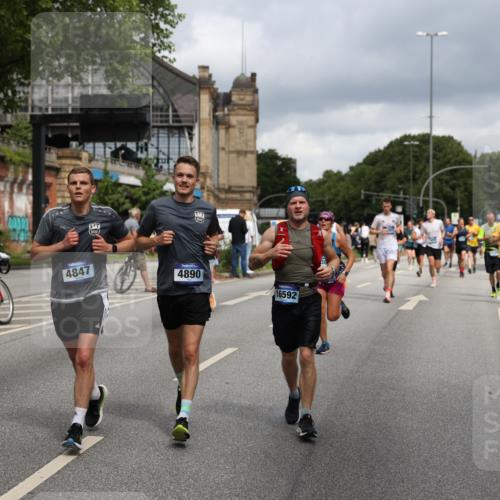 29.06.2025 - hella hamburg halbmarathon Yannick Fuchs http://msf.ph/oto/8183121 29.06.2025 10:43:18 20KM 1094, 1342, 1381, 1452, 1476, 2260, 2592, 2596, 2706, 3060, 3985, 4183, 4185, 4847, 4890, 5705, 6158, 6389, 7067, 7297, 8302, 8821, 9038, 9213, 9348, 9649, 9661, 9695, 10053, 10184, 10859, 10860, 11340, 11519, 11579, 11679, 11779, 12094, 12421, 12533, 13009, 13183, 13233, 13269, 13450, 13688, 13962, 14033, 15384, 15422, 15857, 15894, 16369, 16592, 16627, 17173, 17632, 17745, 17855, 18598, 18842, 18873, 18887 meine-sportfotos.de