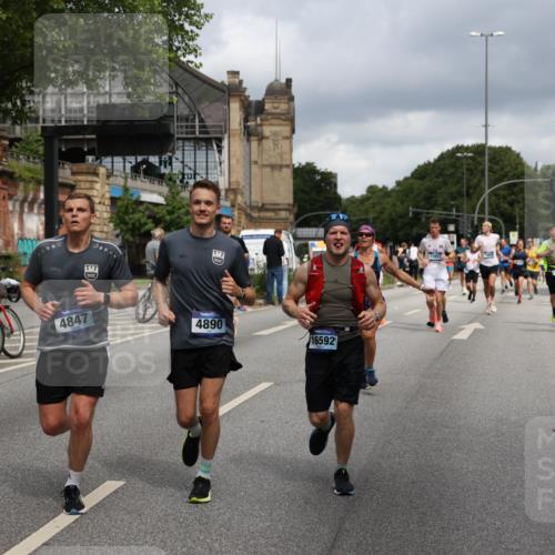 29.06.2025 - hella hamburg halbmarathon Yannick Fuchs http://msf.ph/oto/8183142 29.06.2025 10:43:18 20KM 1094, 1342, 1381, 1452, 1476, 2260, 2592, 2596, 2706, 3060, 3985, 4183, 4185, 4847, 4890, 5705, 6158, 6389, 7067, 7297, 8302, 8821, 9038, 9213, 9348, 9649, 9661, 9695, 10053, 10184, 10859, 10860, 11340, 11519, 11579, 11679, 11779, 12094, 12421, 12533, 13009, 13183, 13233, 13269, 13450, 13688, 13962, 14033, 15384, 15422, 15857, 15894, 16369, 16592, 16627, 17173, 17632, 17745, 17855, 18598, 18842, 18873, 18887 meine-sportfotos.de