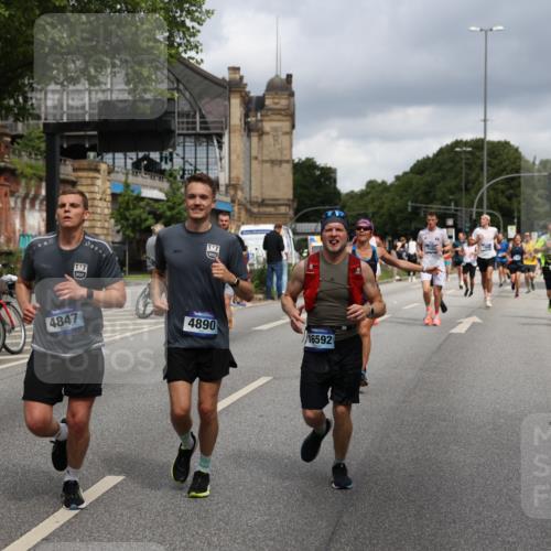 29.06.2025 - hella hamburg halbmarathon Yannick Fuchs http://msf.ph/oto/8183152 29.06.2025 10:43:18 20KM 1094, 1342, 1381, 1452, 1476, 2260, 2592, 2596, 2706, 3060, 3985, 4183, 4185, 4847, 4890, 5705, 6158, 6389, 7067, 7297, 8302, 8821, 9038, 9213, 9348, 9649, 9661, 9695, 10053, 10184, 10859, 10860, 11340, 11519, 11579, 11679, 11779, 12094, 12421, 12533, 13009, 13183, 13233, 13269, 13450, 13688, 13962, 14033, 15384, 15422, 15857, 15894, 16369, 16592, 16627, 17173, 17632, 17745, 17855, 18598, 18842, 18873, 18887 meine-sportfotos.de