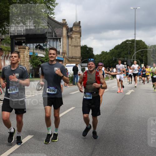 29.06.2025 - hella hamburg halbmarathon Yannick Fuchs http://msf.ph/oto/8183158 29.06.2025 10:43:18 20KM 1094, 1342, 1381, 1452, 1476, 2260, 2592, 2596, 2706, 3060, 3985, 4183, 4185, 4847, 4890, 5705, 6158, 6389, 7067, 7297, 8302, 8821, 9038, 9213, 9348, 9649, 9661, 9695, 10053, 10184, 10859, 10860, 11340, 11519, 11579, 11679, 11779, 12094, 12421, 12533, 13009, 13183, 13233, 13269, 13450, 13688, 13962, 14033, 15384, 15422, 15857, 15894, 16369, 16592, 16627, 17173, 17632, 17745, 17855, 18598, 18842, 18873, 18887 meine-sportfotos.de