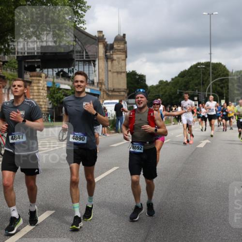29.06.2025 - hella hamburg halbmarathon Yannick Fuchs http://msf.ph/oto/8183168 29.06.2025 10:43:18 20KM 1094, 1342, 1381, 1452, 1476, 2260, 2592, 2596, 2706, 3060, 3985, 4183, 4185, 4847, 4890, 5705, 6158, 6389, 7067, 7297, 8302, 8821, 9038, 9213, 9348, 9649, 9661, 9695, 10053, 10184, 10859, 10860, 11340, 11519, 11579, 11679, 11779, 12094, 12421, 12533, 13009, 13183, 13233, 13269, 13450, 13688, 13962, 14033, 15384, 15422, 15857, 15894, 16369, 16592, 16627, 17173, 17632, 17745, 17855, 18598, 18842, 18873, 18887 meine-sportfotos.de