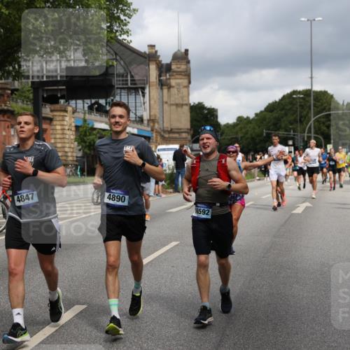 29.06.2025 - hella hamburg halbmarathon Yannick Fuchs http://msf.ph/oto/8183185 29.06.2025 10:43:18 20KM 1094, 1342, 1381, 1452, 1476, 2260, 2592, 2596, 2706, 3060, 3985, 4183, 4185, 4847, 4890, 5705, 6158, 6389, 7067, 7297, 8302, 8821, 9038, 9213, 9348, 9649, 9661, 9695, 10053, 10184, 10859, 10860, 11340, 11519, 11579, 11679, 11779, 12094, 12421, 12533, 13009, 13183, 13233, 13269, 13450, 13688, 13962, 14033, 15384, 15422, 15857, 15894, 16369, 16592, 16627, 17173, 17632, 17745, 17855, 18598, 18842, 18873, 18887 meine-sportfotos.de