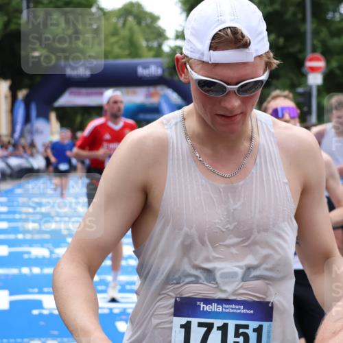 29.06.2025 - hella hamburg halbmarathon Zöllner http://msf.ph/oto/8183226 29.06.2025 10:32:52 Ziel 4749, 6358, 8062, 10453, 13686, 14028, 15054, 16425, 18687 meine-sportfotos.de